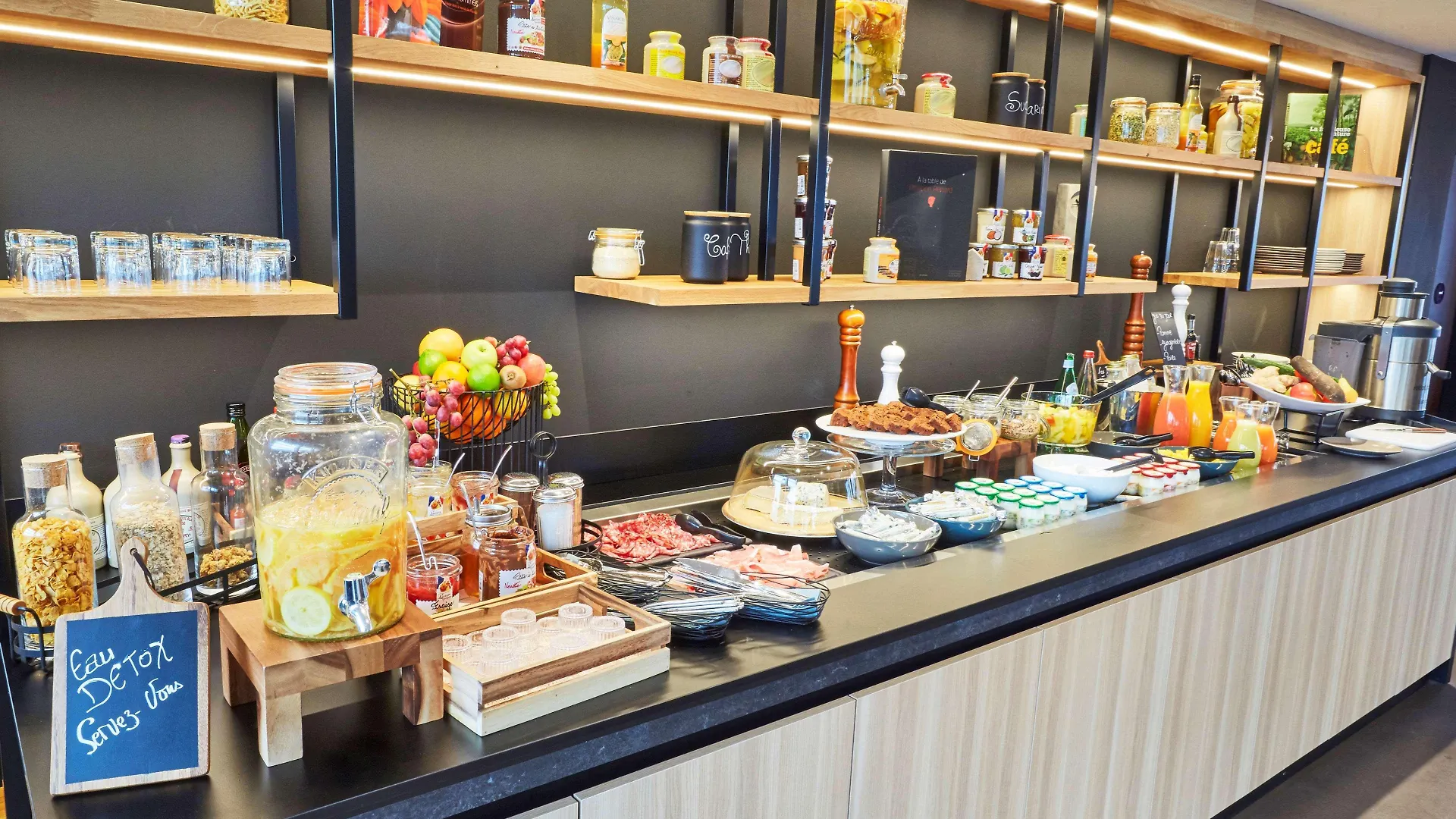 Radisson Hotel Paris Le Bourget contacts